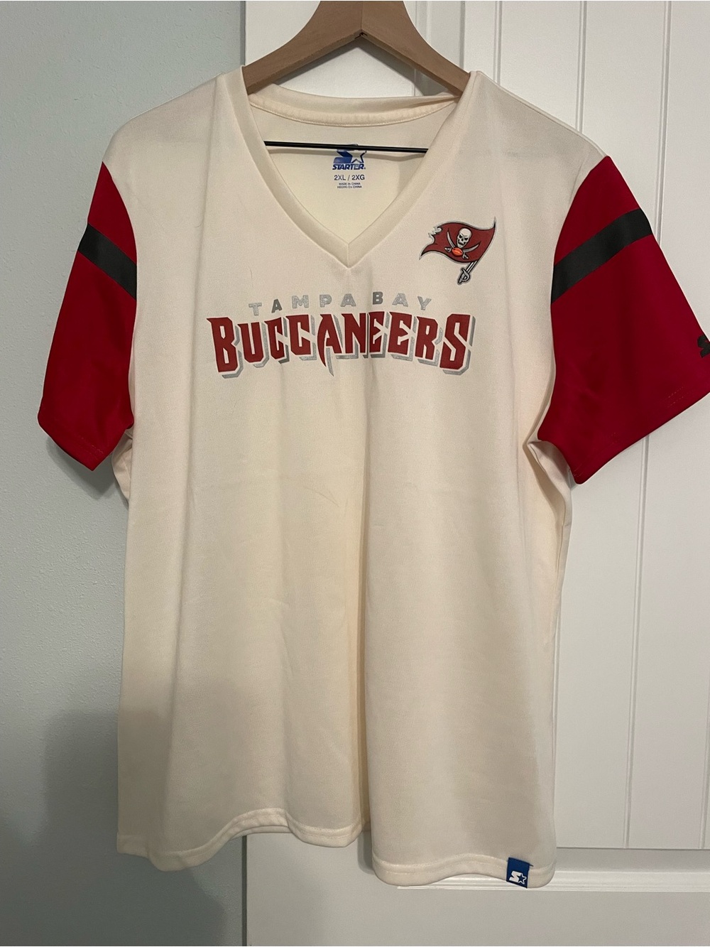 STARTER Cream and Red Tampa Bay Fan Jersey V-Neck Shirt